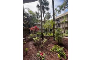 5220 Las Verdes Circle, Delray Beach, FL 33484 - MLS#B26017349