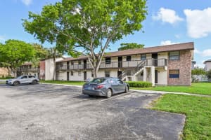 6001 Shakerwood Circle, Tamarac, FL 33319 - MLS#B26017464