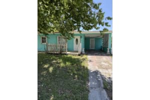 2443 2nd Place, Vero Beach, FL 32962 - MLS#B26017722