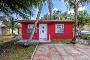 426 166th Street, North Miami Beach, FL 33162 - MLS#B26017827