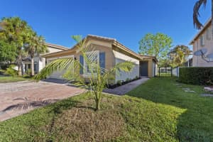 1899 Newport Isles Boulevard, Port Saint Lucie, FL 34953 - MLS#B26017984