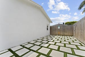 727 Hampton Road, West Palm Beach, FL 33405 - MLS#B26017996