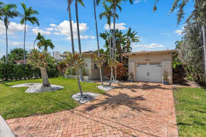 8934 Emerson Avenue, Surfside, FL 33154 - MLS#B26018083