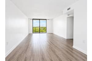 9682 Fontainebleau Boulevard 603, Miami, Fl 33172, Miami