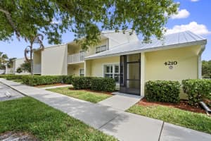 4210 Gator Trace Avenue, Fort Pierce, FL 34982 - MLS#B26018179