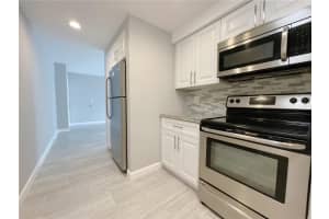 9 19th Court, Wilton Manors, FL 33305 - MLS#B26018192