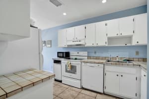 19 Stratford Drive, Boynton Beach, FL 33436 - MLS#B26018237
