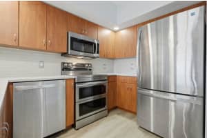 110 Federal Highway, Fort Lauderdale, FL 33301 - MLS#B26018536