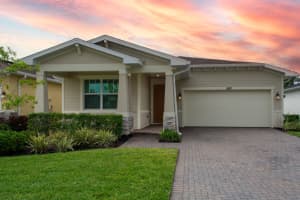 560 Veridian Circle, Palm Bay, FL 32907 - MLS#B26018601