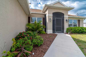 1513 43rd Terrace, Cape Coral, FL 33909 - MLS#B26018628