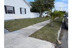 631 46th Street, West Palm Beach, FL 33407 - MLS#B26018905