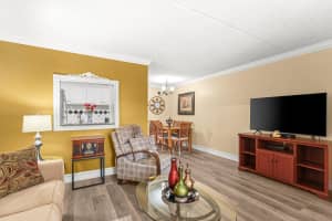 600 Village Green Court, Palm Springs, FL 33461 - MLS#B26019103