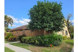 401 Springdale Circle, Palm Springs, FL 33461 - MLS#B26019233