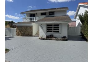 8917 Grand Canal Drive, Miami, FL 33174 - MLS#B26019246