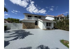 8917 Grand Canal Drive, Miami, FL 33174 - MLS#B26019246
