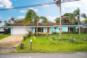 324 Holly Avenue, Port Saint Lucie, FL 34952 - MLS#B26019305