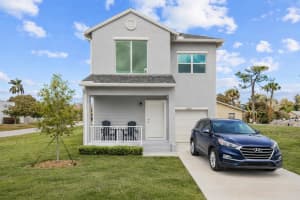 2575 Bonita Street, Stuart, FL 34997 - MLS#B26019434