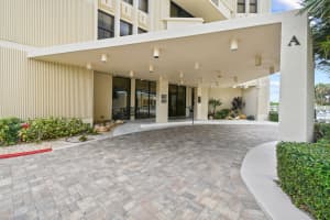 2800 Ocean Drive, Singer Island, FL 33404 - MLS#B26019467