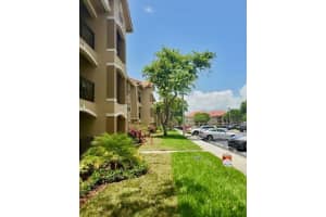 140 117th Avenue, Pembroke Pines, FL 33025 - MLS#B26019570