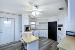 2001 83rd Ave Avenue, St Petersburg, FL 33702 - MLS#B26019645
