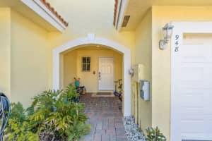 948 Imperial Lake Road, West Palm Beach, FL 33413 - MLS#B26019648
