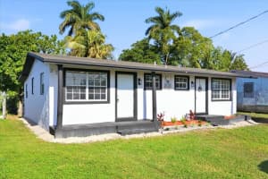 270 SW 10th Ave, South Bay, FL 33493, - MLS#B26019682