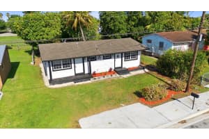 270 SW 10th Ave, South Bay, FL 33493, - MLS#B26019682