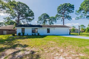 993 SW Cecil Ln, Port St. Lucie, FL 34953, - MLS#B26019688