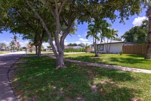 5756 Orchard Way, West Palm Beach, FL 33417 - MLS#B26020182