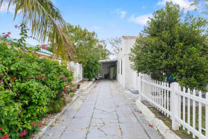 625 Selkirk Street, West Palm Beach, FL 33405 - MLS#B26020240