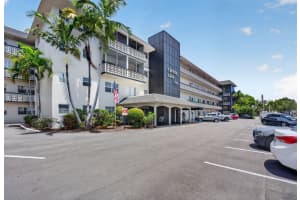 941 Crystal Lake Drive, Deerfield Beach, FL 33064 - MLS#B26020263