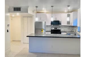 8901 N New River Canal Road 17w, Plantation, Fl 33324, Plantation