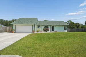 902 Egret Avenue, Fort Pierce, FL 34982 - MLS#B26020498