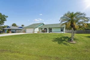 902 Egret Avenue, Fort Pierce, FL 34982 - MLS#B26020498