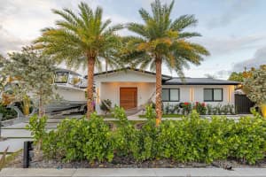 807 Hollywood Place, West Palm Beach, FL 33405 - MLS#B26020522