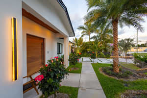 807 Hollywood Place, West Palm Beach, FL 33405 - MLS#B26020522