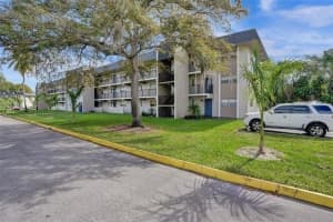 8000 Colony Cir Circle, Tamarac, FL 33321 - MLS#B26020670