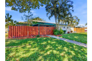 1020 Manor Drive, Palm Springs, FL 33461 - MLS#B26020850