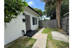 1005 17th Court, Fort Lauderdale, FL 33305 - MLS#B26020880