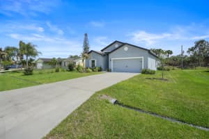 256 Grove Avenue, Port Saint Lucie, FL 34983 - MLS#B26021238