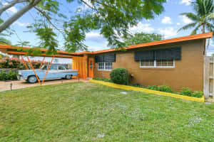 943 Charles Street, West Palm Beach, FL 33401 - MLS#B26021298