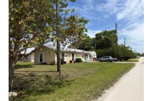 2326 15th St Street, Vero Beach, FL 32962 - MLS#B26021410