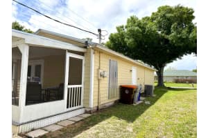 2326 15th St Street, Vero Beach, FL 32962 - MLS#B26021410