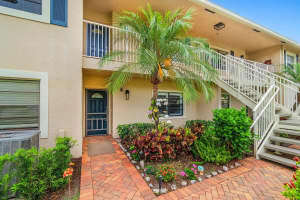 24 Stratford Drive, Boynton Beach, FL 33436 - MLS#B26021547