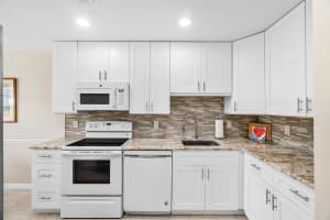 24 Stratford Drive, Boynton Beach, FL 33436 - MLS#B26021547