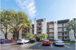 9230 Lagoon Place, Davie, FL 33324 - MLS#B26021606