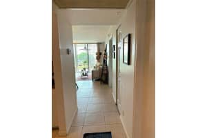 9230 Lagoon Place, Davie, FL 33324 - MLS#B26021606