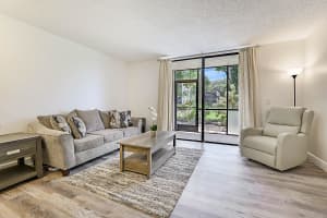 5160 Las Verdes Circle, Delray Beach, FL 33484 - MLS#B26021736