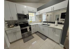 1570 Royal Forest Court, West Palm Beach, FL 33406 - MLS#B26021740