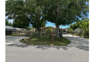 1005 5th Street, Okeechobee, FL 34972 - MLS#B26021836